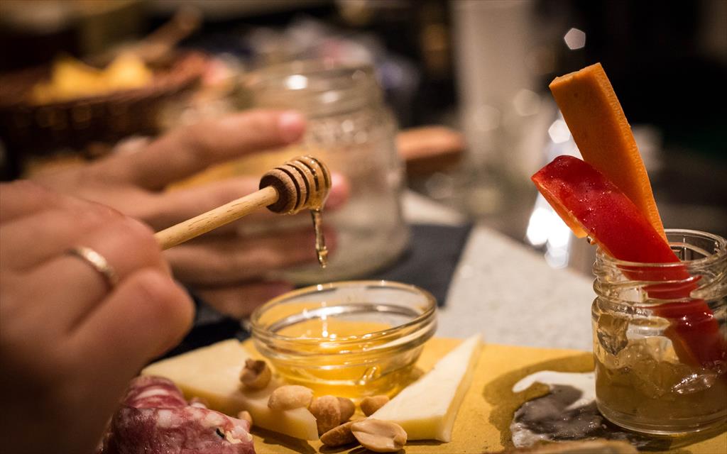 THE HONEY BAR